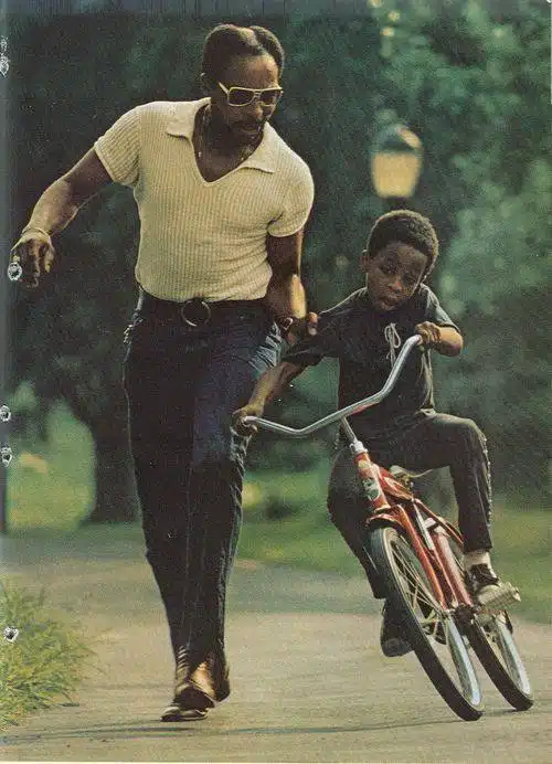 Lecciones que los padres ricos enseñan a sus hijos, pero los padres pobres no